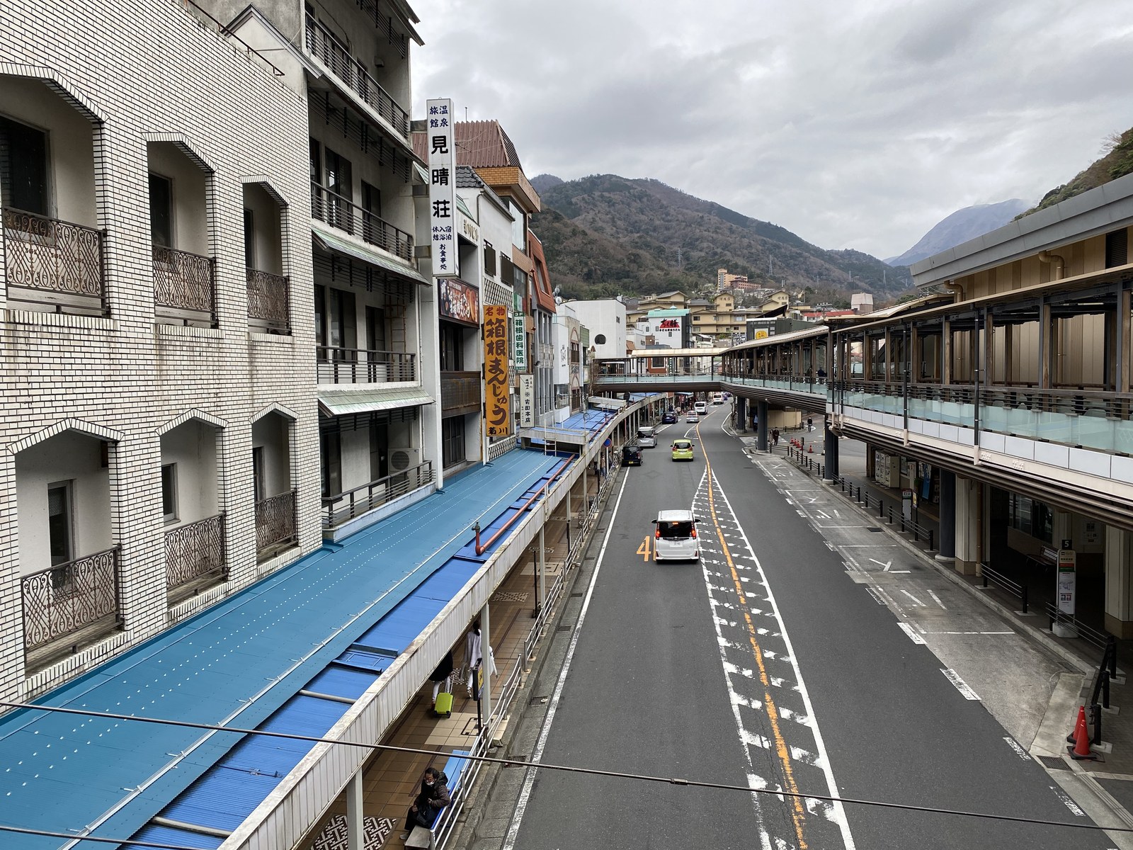 早朝・人がいない箱根湯本の温泉街商店街