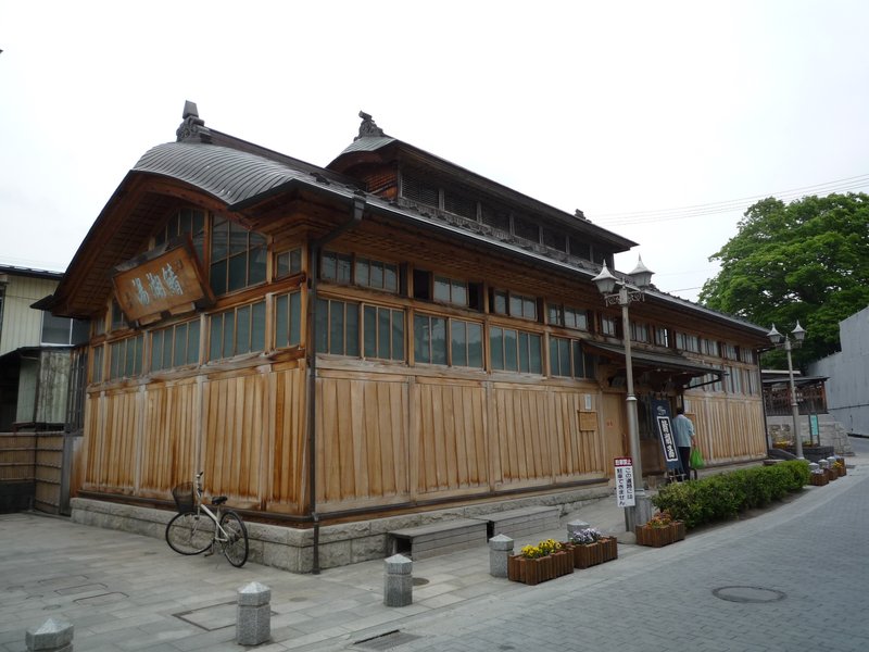 飯坂温泉 鯖湖湯（さばこゆ）の外観・1993年改築の共同浴場