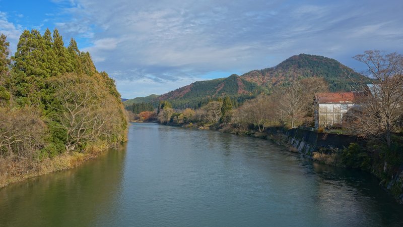 米代川（大館十二所橋から望む）・大滝温泉が湧く清流の流域