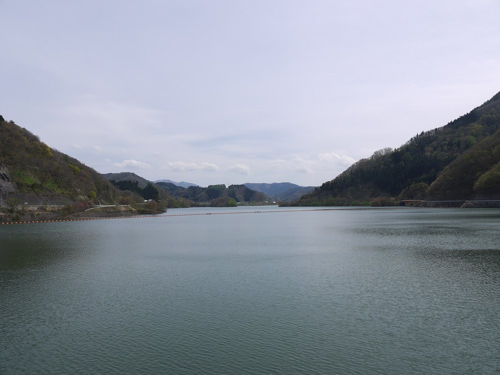 浅瀬石川と虹の湖（浅瀬石川ダム）。板留温泉が位置する黒石温泉郷周辺エリア