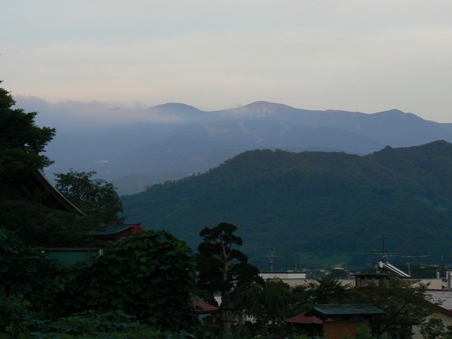 上山市街地から望む蔵王連峰の遠景