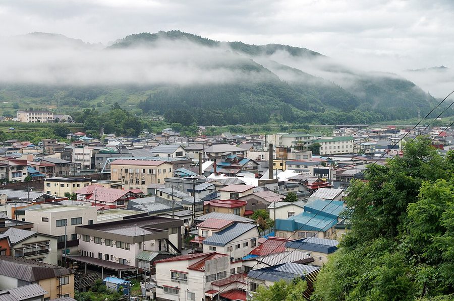 大鰐温泉郷の温泉街。蔵館エリアは平川北側に位置する