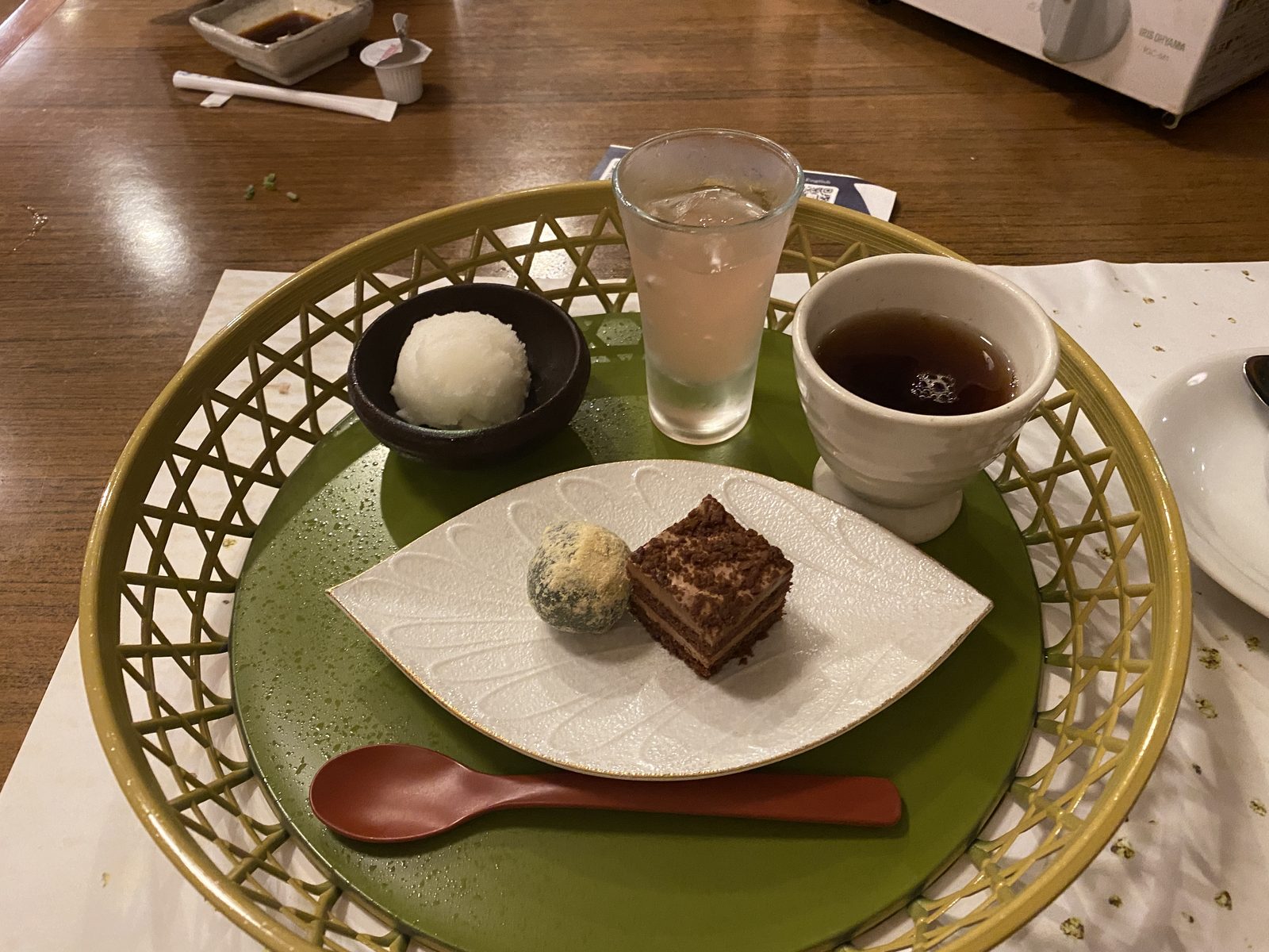 季節のデザート（チョコレートケーキ・きなこ餅・シャーベット）