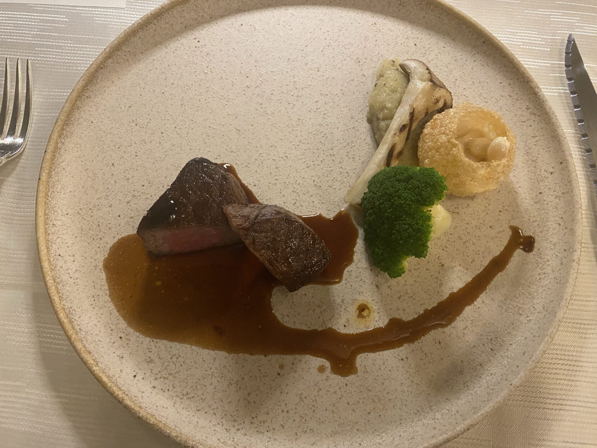 夕食 国産牛ロースのロティ 真上｜ホテルマロウド箱根