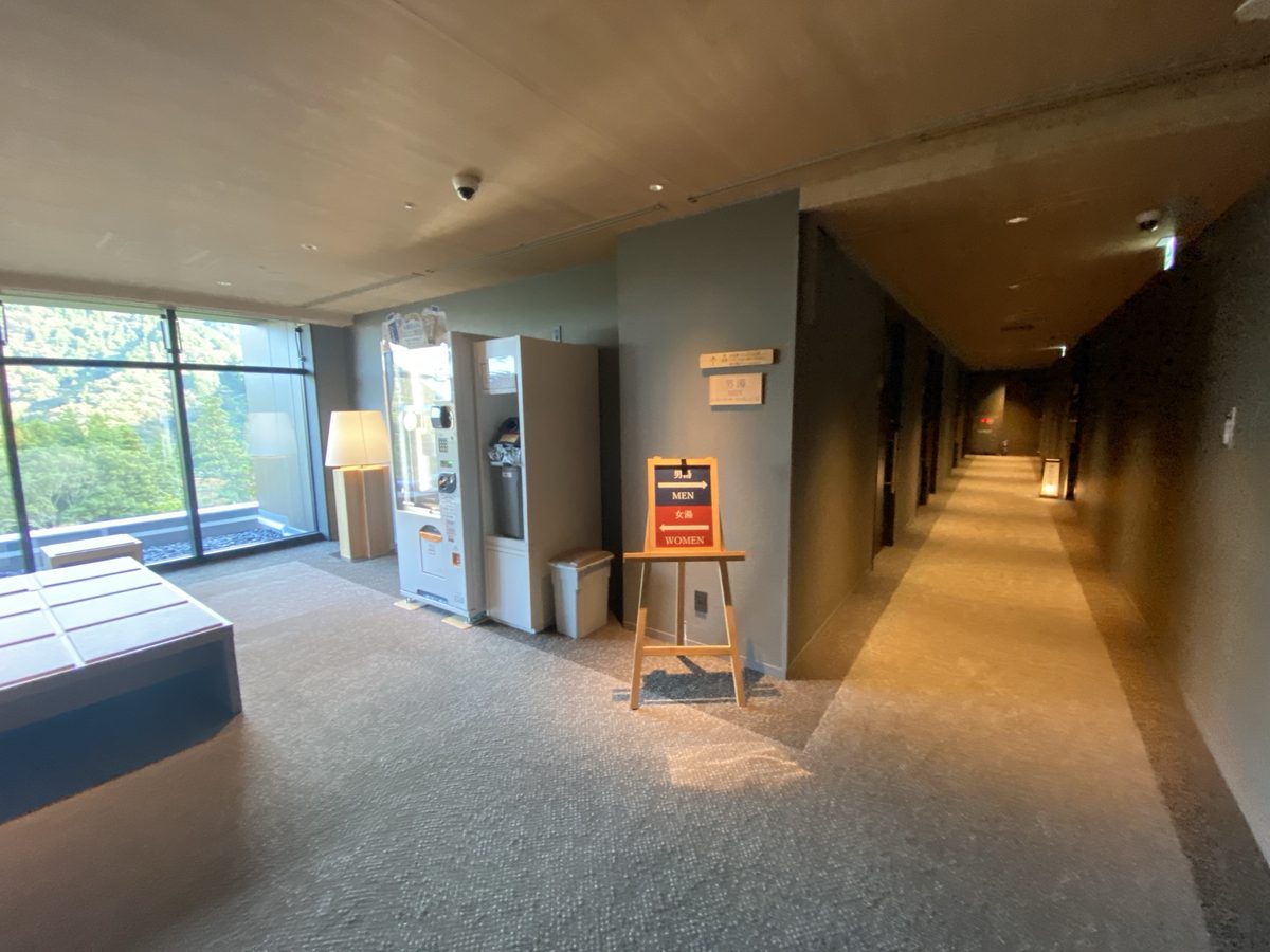 6階の大浴場前の廊下|箱根ホテル小涌園