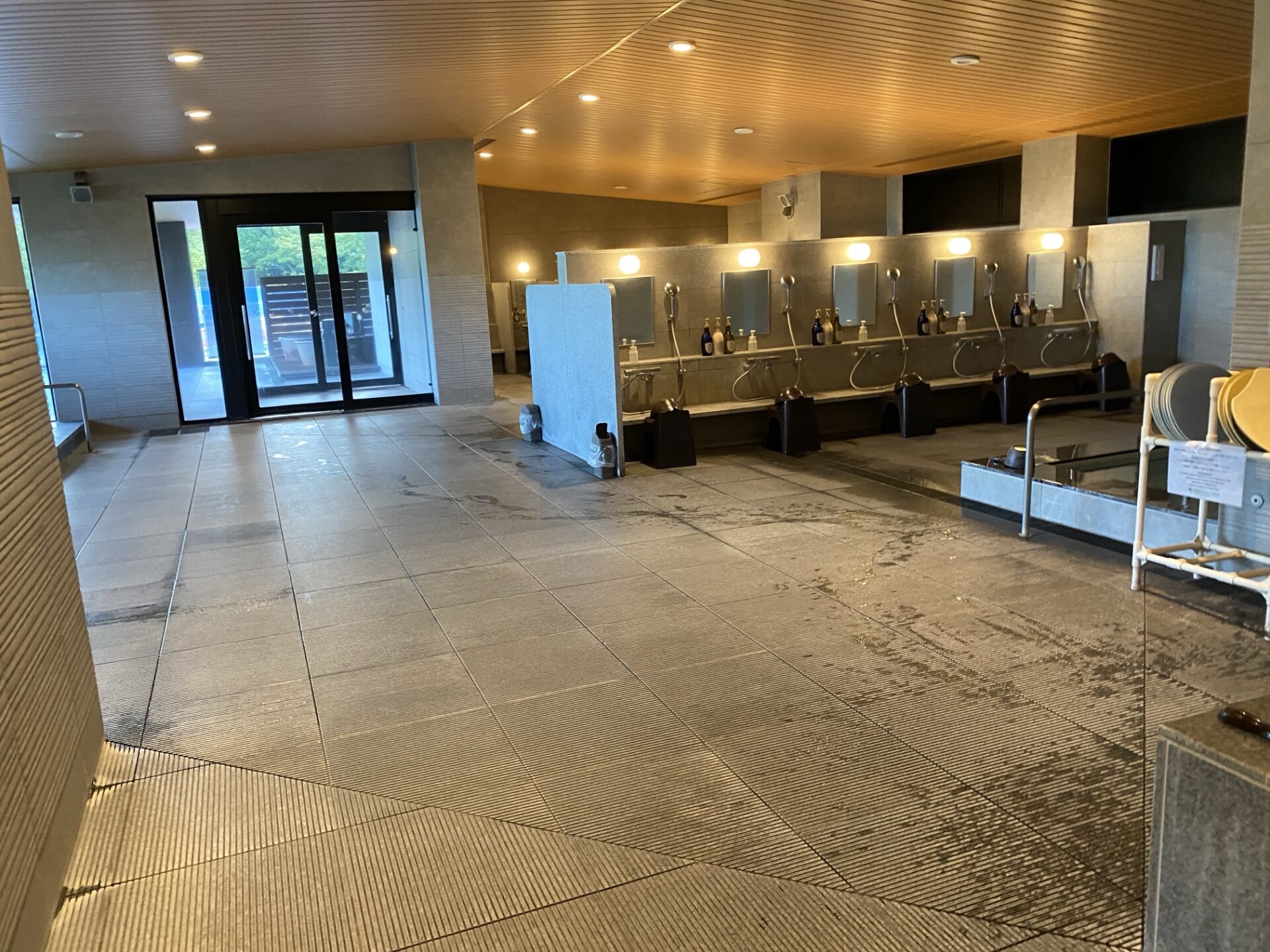大浴場の洗い場|箱根ホテル小涌園
