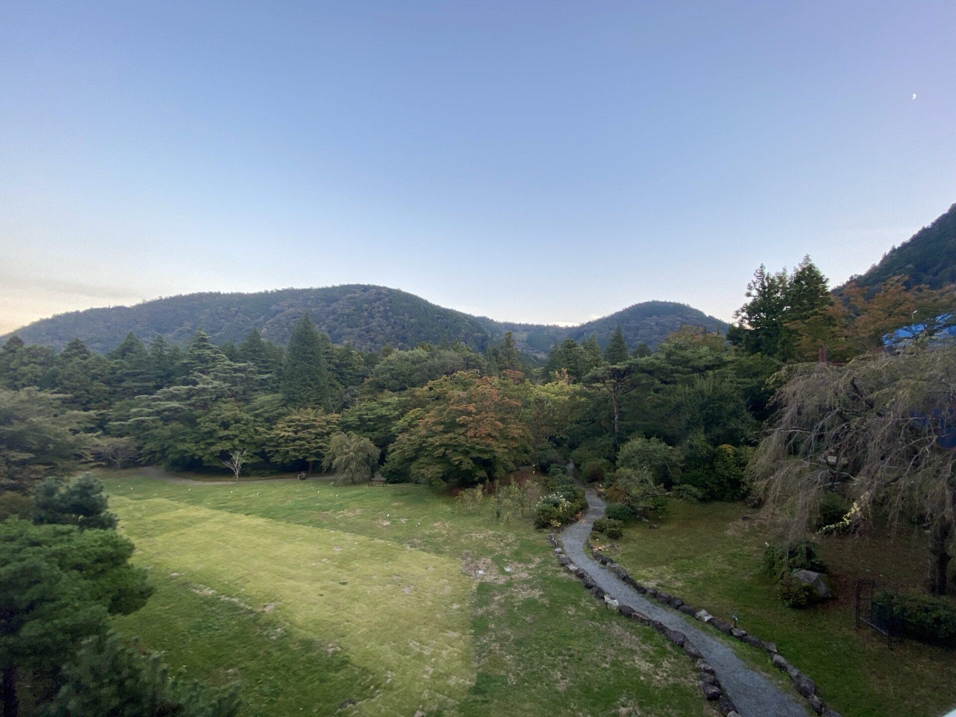 テラスから見た日本庭園|箱根ホテル小涌園