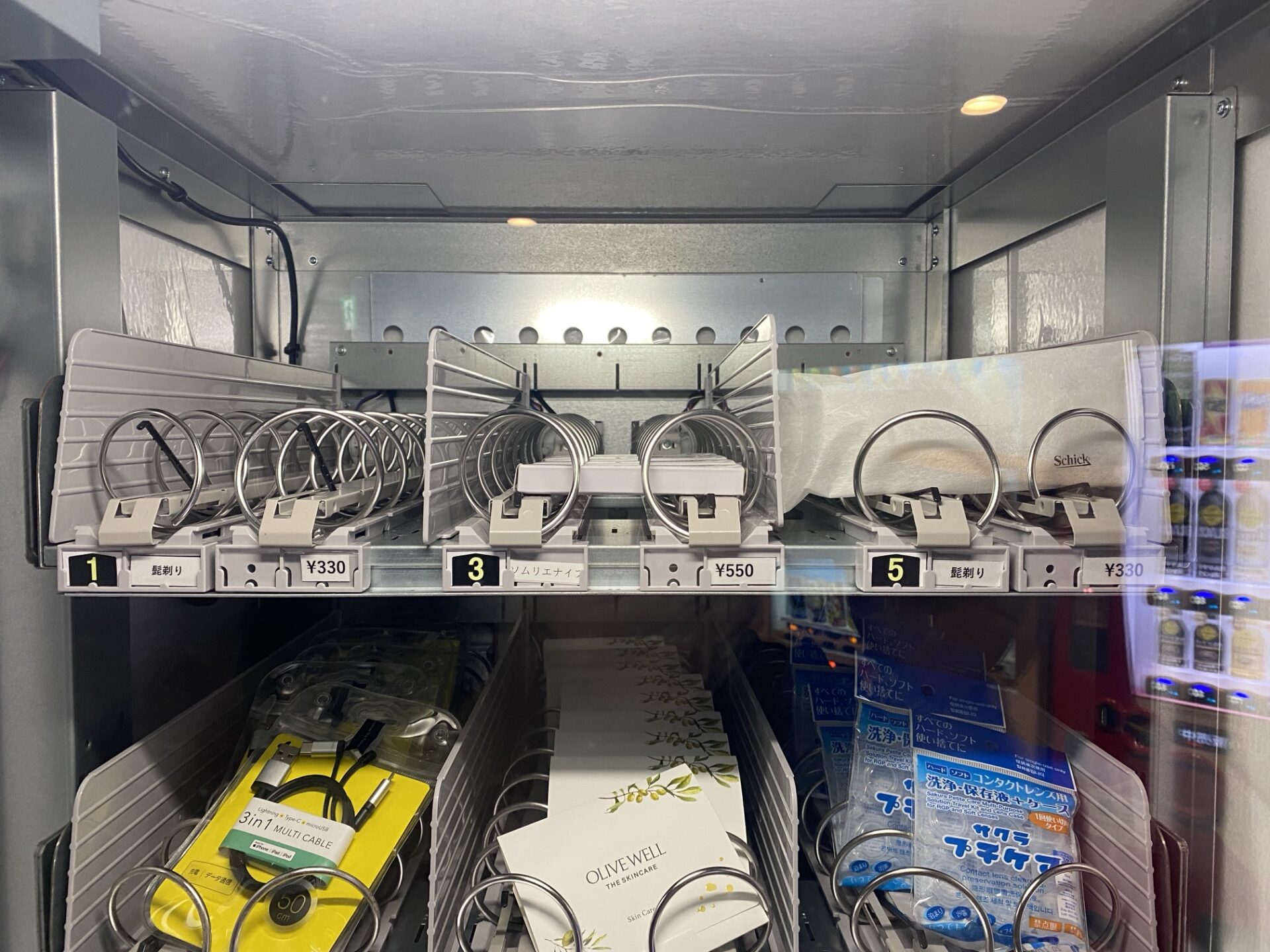 4階のアメニティの自販機|箱根ホテル小涌園