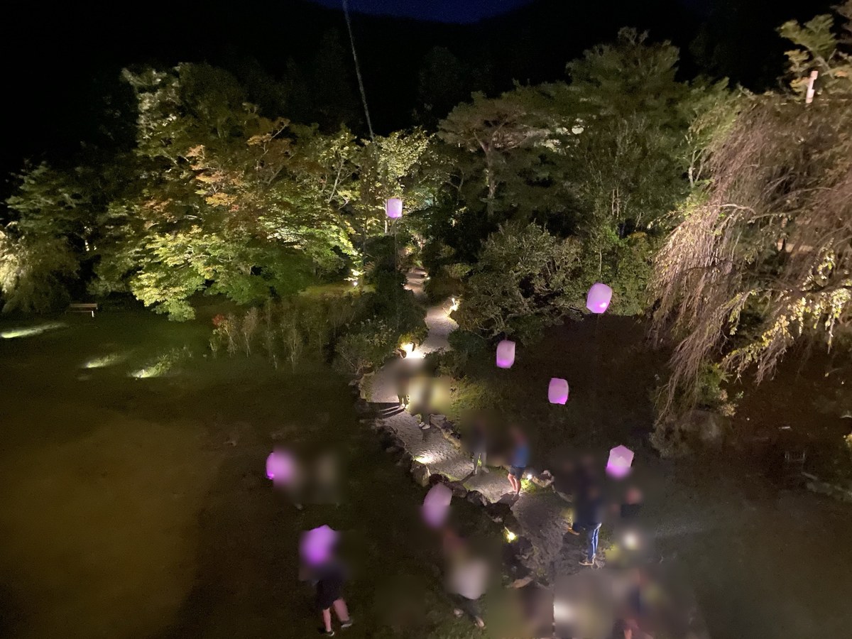 4階のテラスから見下ろしたランタンナイト|箱根ホテル小涌園