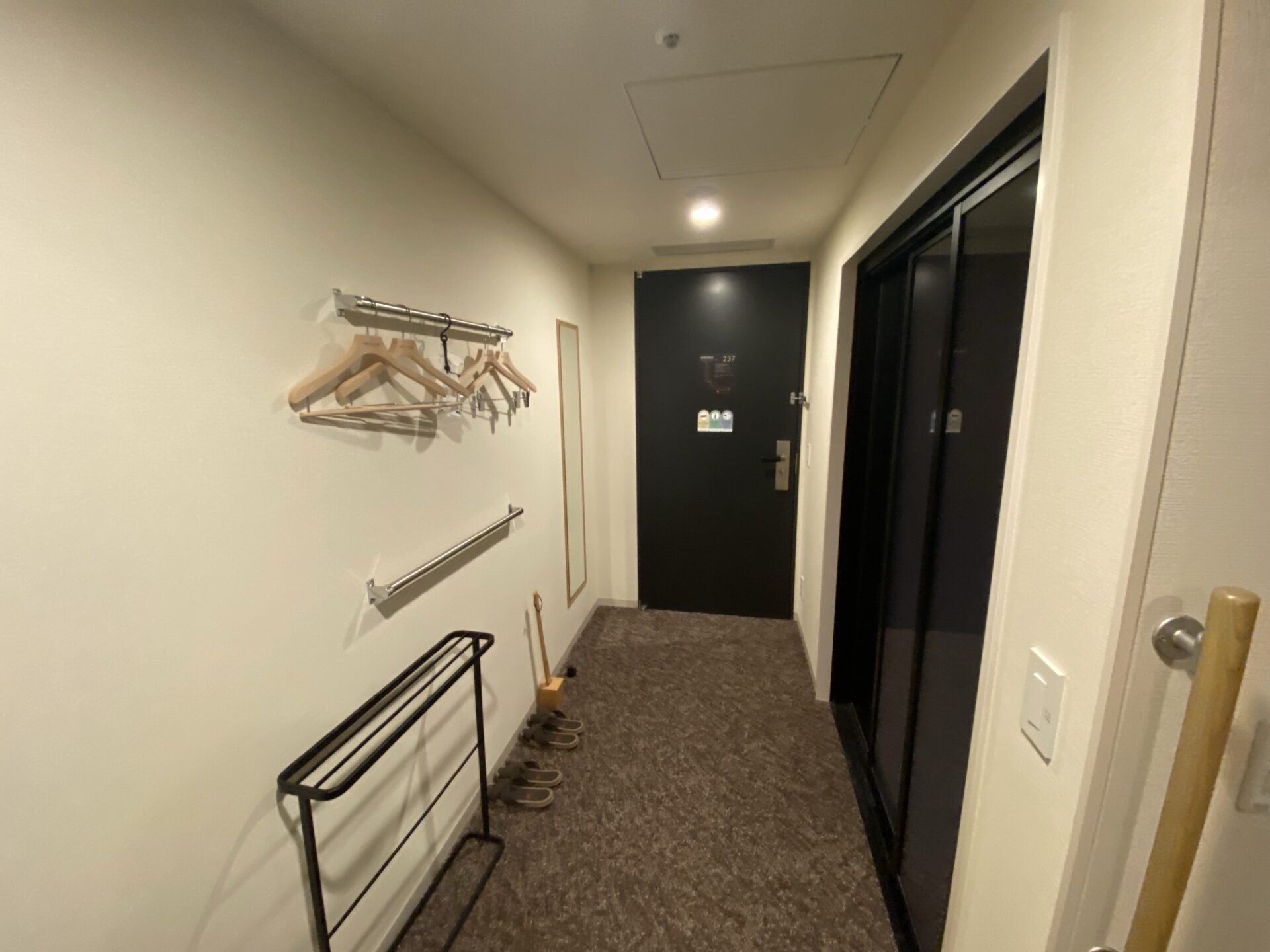 客室の入口の通路|箱根ホテル小涌園