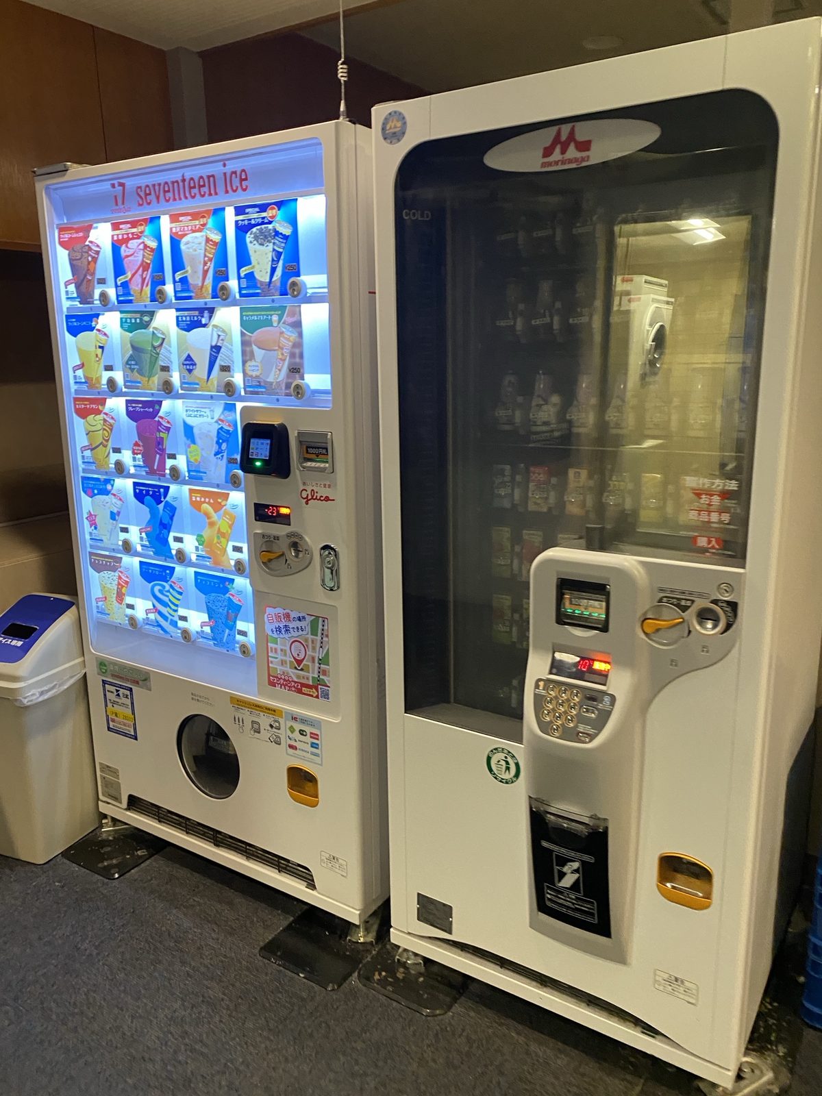 セブンティーンアイスと森永牛乳の自販機｜リ・カーヴ箱根